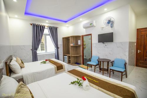 Postel nebo postele na pokoji v ubytování Hưng Khánh Hotel
