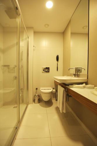 Un baño de Riva Reşatbey Luxury Hotel