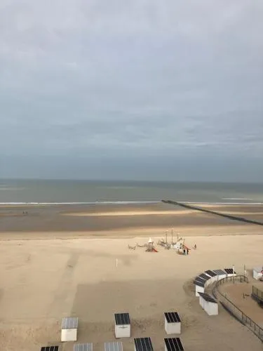 SEAVIEW 3 bedr apartment - 8p - OOSTENDE - Type Antwerpen85 - frontal seaview, situated at the beach picture
