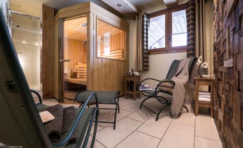 a living room with chairs and a dining room at Résidence l'Oxalys in Val Thorens