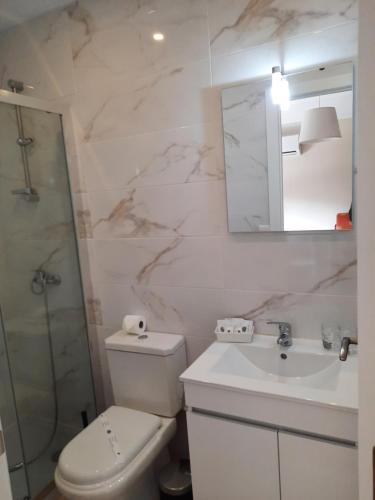 A bathroom at Maia (Oporto) Suites