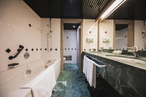 Vonios kambarys apgyvendinimo įstaigoje Hotel Rubino Deluxe