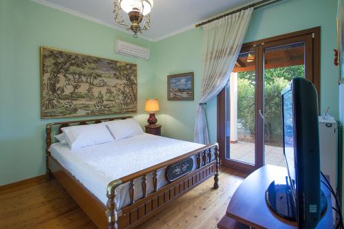 Säng eller sängar i ett rum på Aegean Sea Villa Skiathos