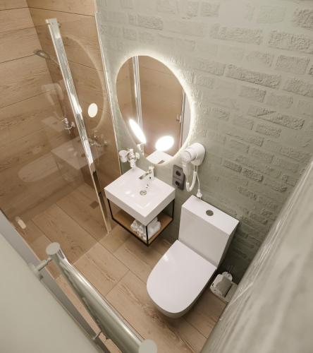 Koupelna v ubytování Baza Smart Hotel