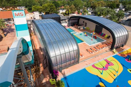 Piscine de l'établissement Camping Club Les Tamaris - Maeva ou située à proximité