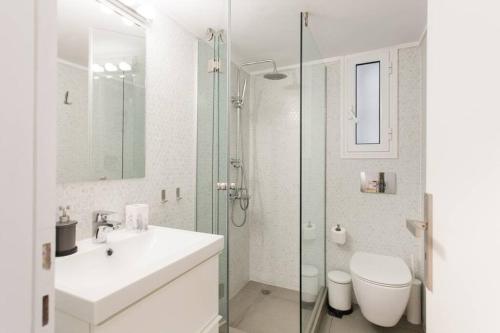 Kúpeľňa v ubytovaní Luxury 2 bedroom 2 bathroom flat in Kolonaki !