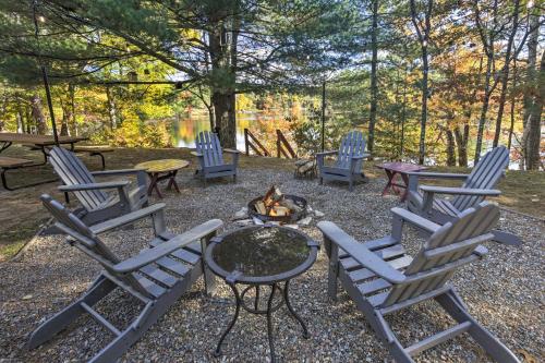 Κήπος έξω από το Eagle River Waterfront Home with Dock and Fire Pit!