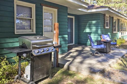 Φωτογραφία από το άλμπουμ του Eagle River Waterfront Home with Dock and Fire Pit! σε Eagle River