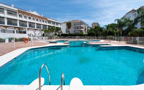 HOLIDAYS & HOME II, 3 habitaciones, piscinas ,150 metros playa