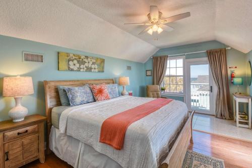 Postel nebo postele na pokoji v ubytování Beachcomber Penthouse