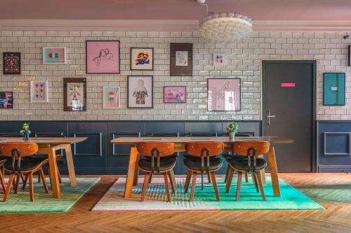 a rendering of a restaurant with tables and chairs at The ReMIX Hotel in Paris