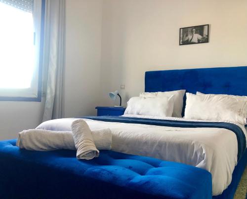
A bed or beds in a room at El Muniria
