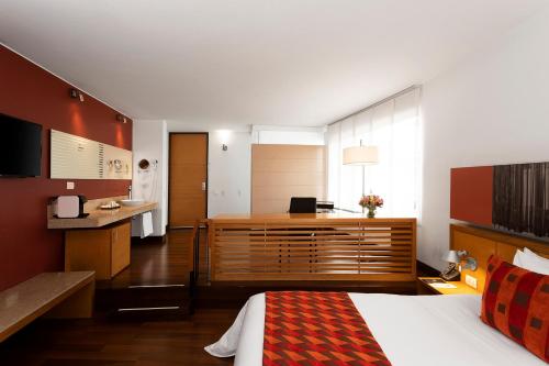 TV a/nebo společenská místnost v ubytování Hotel bh La Quinta