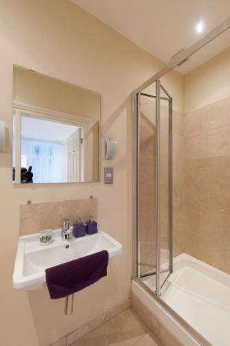 A Room in the City - West photo 17