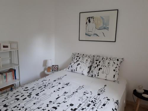 a bedroom with a bed with music notes on it at Maison ruisseau l'eau blanche in Léognan