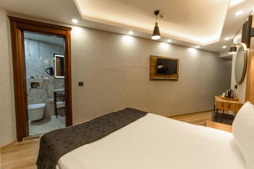 a bedroom with a bed and a bathroom at World Heritage Center Hotel in Istanbul