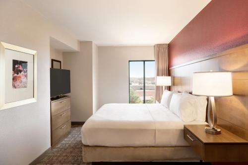 Staybridge Suites San Antonio Downtown Convention Center, an IHG Hotel Image