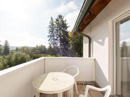 Parveke tai terassi majoituspaikassa Simplistic Apartment in Bad D rrheim with Garden Balcony