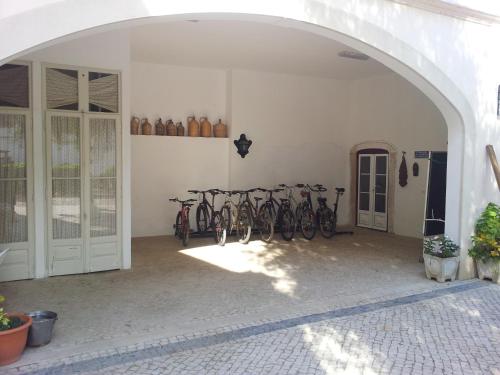 a group of bikes parked in a garage at Casa da Tia Guida in Golegã