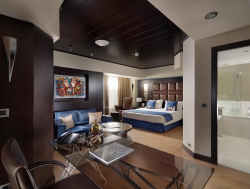 Letto o letti in una camera di Crowne Plaza Athens City Centre by IHG