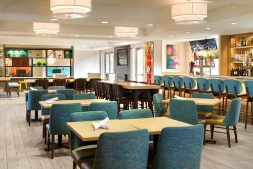 Ресторан / где поесть в Holiday Inn Oakland Airport by IHG