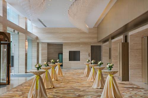 Imagen de la galería de Crowne Plaza Zhongshan Wing On City, an IHG Hotel, en Zhongshan