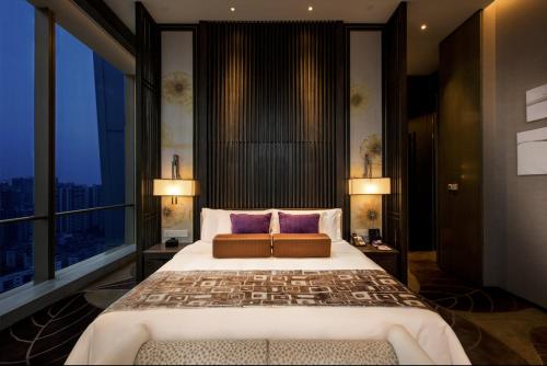 Postel nebo postele na pokoji v ubytování Crowne Plaza Fuzhou Riverside by IHG
