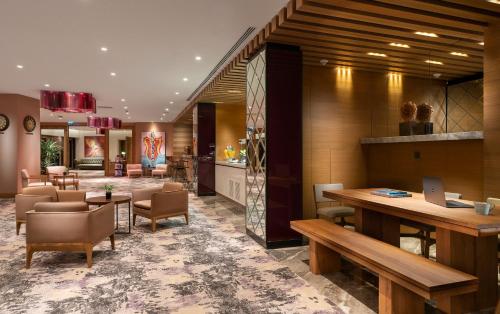 Posezení v ubytování Crowne Plaza Florya Istanbul by IHG