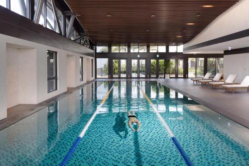 The swimming pool at or close to Crowne Plaza Tainan, an IHG Hotel