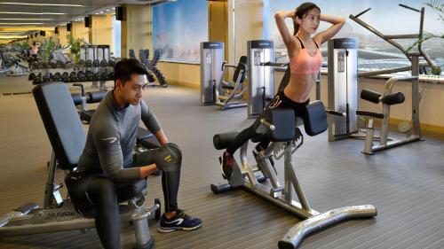 Fitness centrum a/nebo fitness zařízení v ubytování Crowne Plaza Dalian Sports Center by IHG