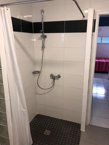 Coco-Mango Apt C tesisinde bir banyo