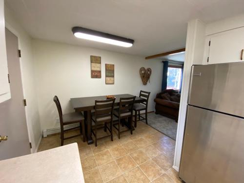Η κουζίνα ή μικρή κουζίνα στο Alaskana 3 bedroom Upper Apt