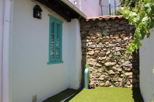 Το κτήριο όπου στεγάζεται  η παραθεριστική κατοικία