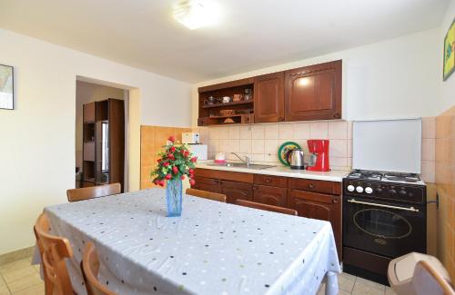 House Vežnaveri 2063 – Photos 2