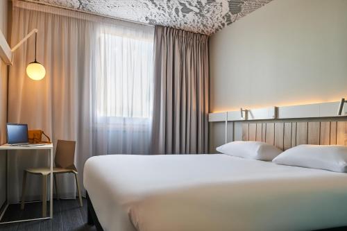 Katil atau katil-katil dalam bilik di Ibis Montlhery Paris Sud