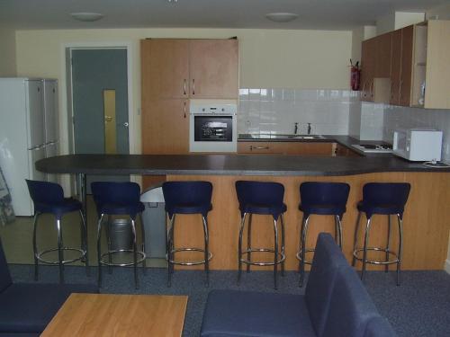 A kitchen or kitchenette at West Park Summer Campus 
