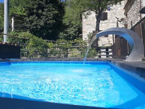 a swimming pool with a water fountain at Holidays Cà tassino in Urbino