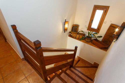 a staircase with a wooden bench in a room at El Bulín de Aldealengua in Ceguilla