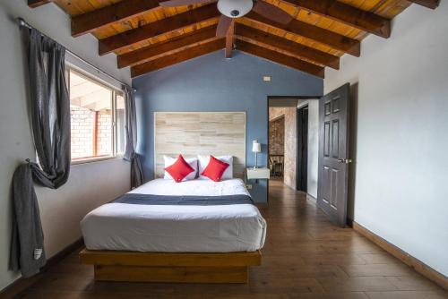 a bedroom with a bed and a window at Posada del MAR in Ensenada