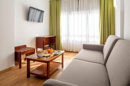 a living room with a couch and a table at Hotel Anjos in Lisbon