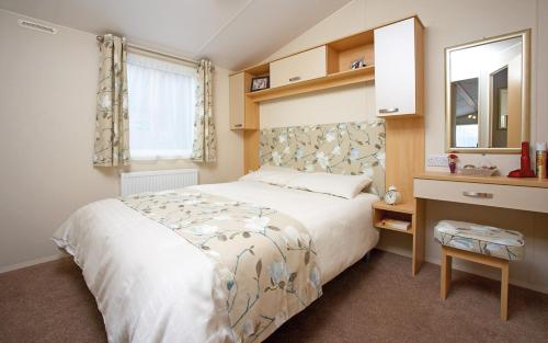 Krevet ili kreveti u jedinici u objektu Newquay Bay Resort 151