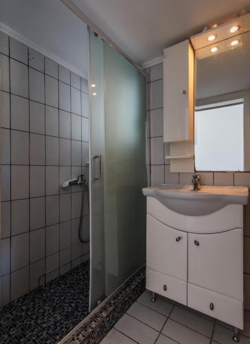 Salle de bains dans l'établissement Heliovasilema Studios