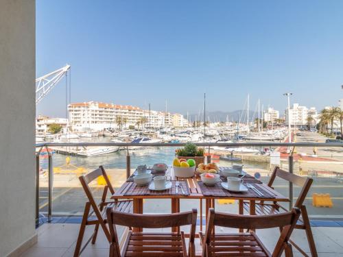 Apartment Del Port-3 by Interhome