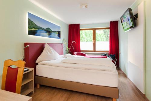 Ένα ή περισσότερα κρεβάτια σε δωμάτιο στο Landgasthof Tönnes