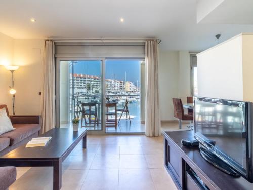 Μια τηλεόραση ή/και κέντρο ψυχαγωγίας στο Apartment Del Port-4 by Interhome