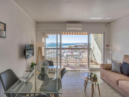 A balcony or terrace at Apartment Canigó by Interhome