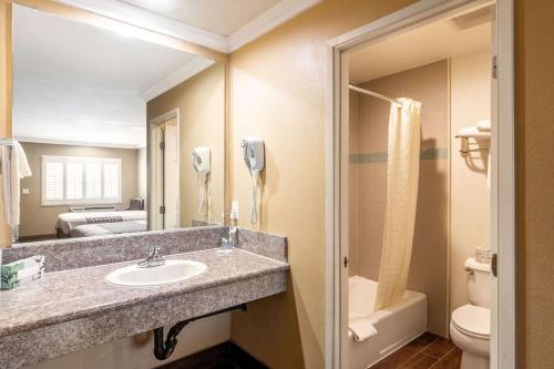 Gallery image of Rodeway Inn Artesia Cerritos in Artesia