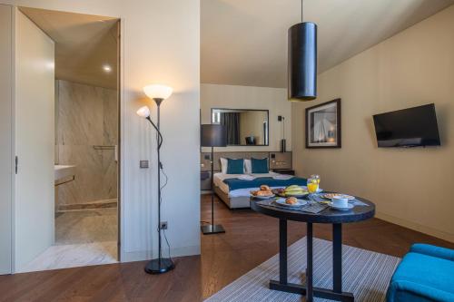 8 Building Apartments