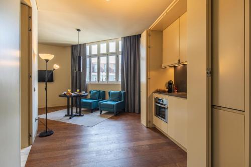 8 Building Apartments