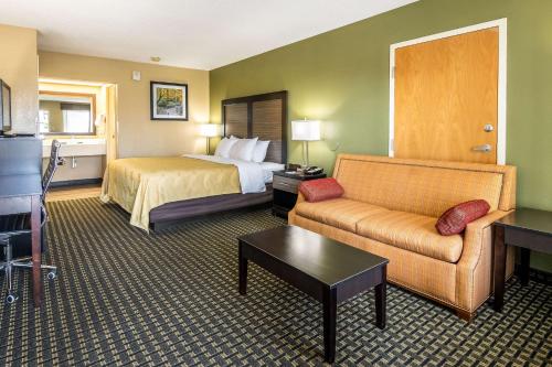 Katil atau katil-katil dalam bilik di Quality Inn National Fairgrounds Area